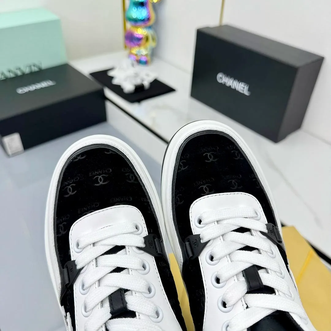 👟👟Ex-factory price 620👟👟High quality! ! ! CHANEL Chanel 25A latest thick-soled casual sports shoes. The counter is synchronized. The counter is very popular. It is a shoe that is very difficult to buy. The most popular thick-soled casual shoes on the Internet. As you can imagine, the most popular thick-soled casual shoes can not be missed. It has both good looks and comfort. Simple and versatile. The thick sole increases the height and is super versatile. Whoever wears it will look better. Upper: cowhide stitching. Lining: breathable mesh. Outsole: TPU original outsole. Size: 35-41 👉